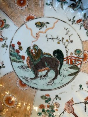 A pair of Chinese verte-Imari 'qilin' plates, Kangxi — 照片 3