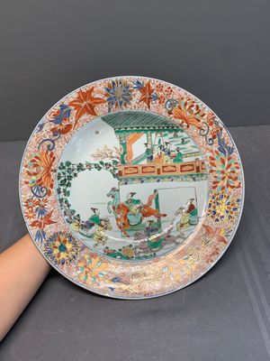 A pair of Chinese verte-Imari 'The Yang family female generals 楊門女將' dishes, Kangxi — photo 1