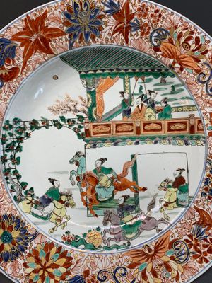 A pair of Chinese verte-Imari 'The Yang family female generals 楊門女將' dishes, Kangxi — photo 2