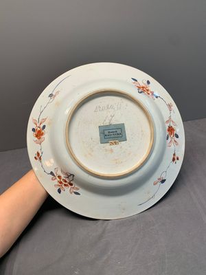 A pair of Chinese verte-Imari 'The Yang family female generals 楊門女將' dishes, Kangxi — photo 3
