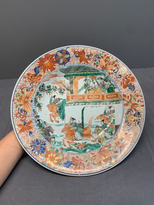 A pair of Chinese verte-Imari 'The Yang family female generals 楊門女將' dishes, Kangxi — photo 4