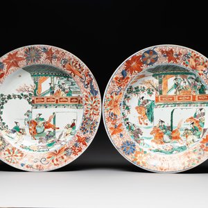 A pair of Chinese verte-Imari 'The Yang family female generals 楊門女將' dishes, Kangxi — photo 1