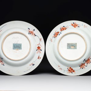 A pair of Chinese verte-Imari 'The Yang family female generals 楊門女將' dishes, Kangxi — photo 2