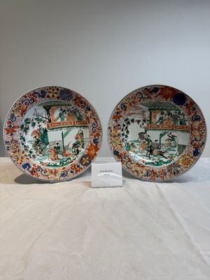 A pair of Chinese verte-Imari 'The Yang family female generals 楊門女將' dishes, Kangxi — photo 1