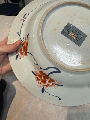 A pair of Chinese verte-Imari 'The Yang family female generals 楊門女將' dishes, Kangxi — photo 14