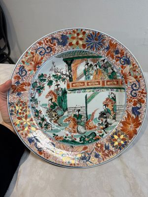 A pair of Chinese verte-Imari 'The Yang family female generals 楊門女將' dishes, Kangxi — photo 2