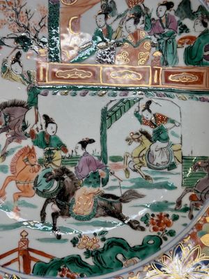 A pair of Chinese verte-Imari 'The Yang family female generals 楊門女將' dishes, Kangxi — photo 24