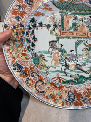 A pair of Chinese verte-Imari 'The Yang family female generals 楊門女將' dishes, Kangxi — photo 28