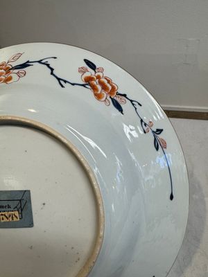 A pair of Chinese verte-Imari 'The Yang family female generals 楊門女將' dishes, Kangxi — photo 32
