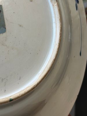A pair of Chinese verte-Imari 'The Yang family female generals 楊門女將' dishes, Kangxi — photo 11