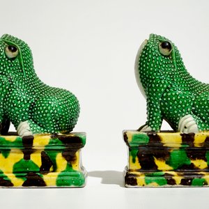 A pair of Chinese verte on biscuit models of frogs, Kangxi — 照片 4