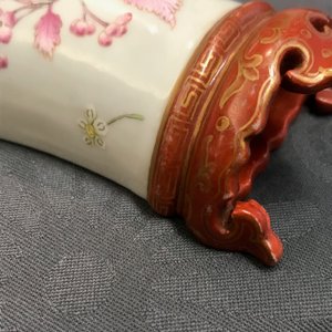 A pair of Chinese wall pocket vases with floral design, Qianlong mark, 19/20th C. — 照片 11