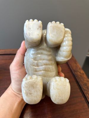 A pair of Chinese white and russet jade sculptures of elephants, Qianlong — 照片 7