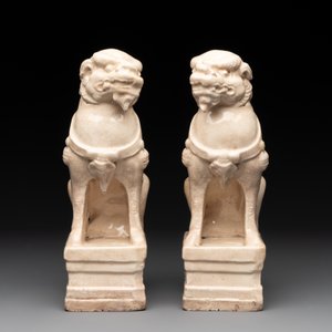 A pair of Chinese white-glazed Buddhist lions, a pair of doves and a pair of iron-red-decorated cranes, Ming and later — photo 2