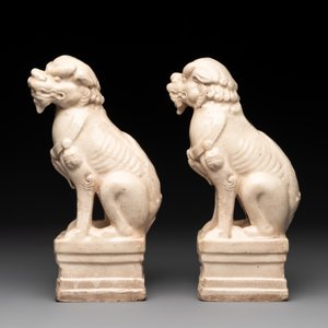 A pair of Chinese white-glazed Buddhist lions, a pair of doves and a pair of iron-red-decorated cranes, Ming and later — photo 5