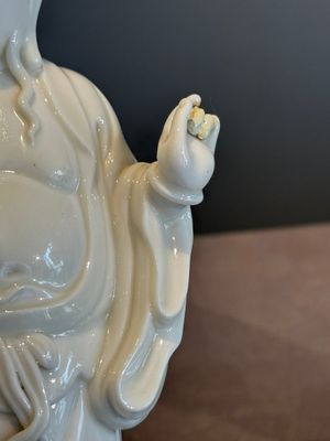 A pair of Chinese white-glazed figures and two Dehua blanc de Chine figures, 18th C. and Republic — photo 20