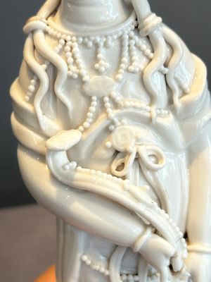 A pair of Chinese white-glazed figures and two Dehua blanc de Chine figures, 18th C. and Republic — photo 7