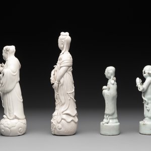 A pair of Chinese white-glazed figures and two Dehua blanc de Chine figures, 18th C. and Republic — photo 3