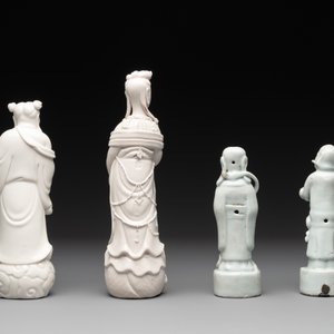 A pair of Chinese white-glazed figures and two Dehua blanc de Chine figures, 18th C. and Republic — photo 4