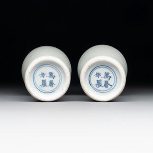 A pair of Chinese white-glazed vases and a pair of blue and white covered jars, Wanli mark and of the period — photo 5