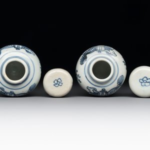A pair of Chinese white-glazed vases and a pair of blue and white covered jars, Wanli mark and of the period — photo 10