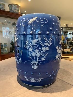 A pair of Chinese white slip-decorated blue-ground garden seats, 19th C. — photo 11