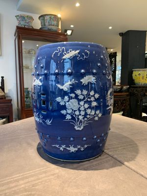A pair of Chinese white slip-decorated blue-ground garden seats, 19th C. — photo 13