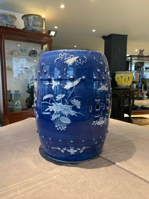 A pair of Chinese white slip-decorated blue-ground garden seats, 19th C. — photo 14