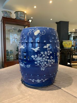 A pair of Chinese white slip-decorated blue-ground garden seats, 19th C. — photo 15