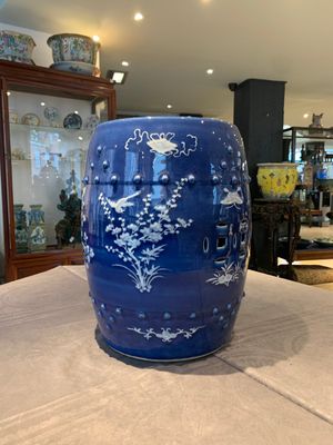 A pair of Chinese white slip-decorated blue-ground garden seats, 19th C. — photo 16
