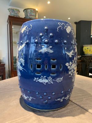 A pair of Chinese white slip-decorated blue-ground garden seats, 19th C. — photo 19