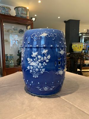 A pair of Chinese white slip-decorated blue-ground garden seats, 19th C. — photo 2