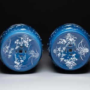 A pair of Chinese white slip-decorated blue-ground garden seats, 19th C. — photo 5