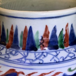 A pair of Chinese wucai ‘dragon and phoenix’ vases, Transitional period — 照片 18