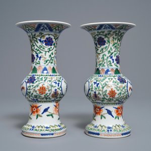 A pair of Chinese wucai 'dragon' vases, Xuande mark, Republic — 照片 2