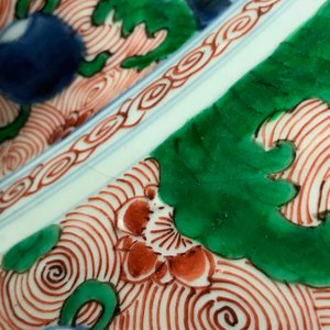 A pair of Chinese wucai 'galloping horses' vases and covers, Transitional period — photo 20