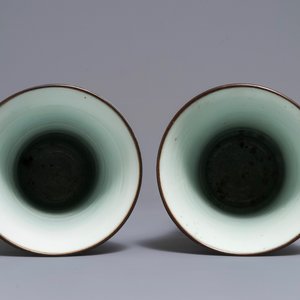 A pair of Chinese wucai gu vases, 19th C. — 照片 5