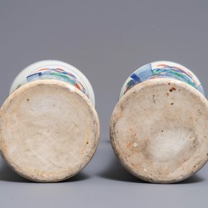A pair of Chinese wucai gu vases, 19th C. — 照片 6