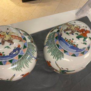 A pair of Chinese wucai jars and covers, Wanli mark, 19th C. — 照片 14