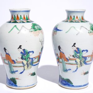 A pair of Chinese wucai meiping vases, Transitional period, Shunzhi — 照片 4