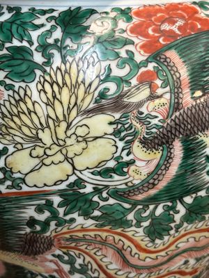 A pair of Chinese wucai 'phoenix and peony scroll' vases, Transitional period — photo 19