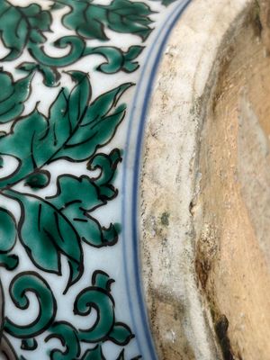 A pair of Chinese wucai 'phoenix and peony scroll' vases, Transitional period — photo 23