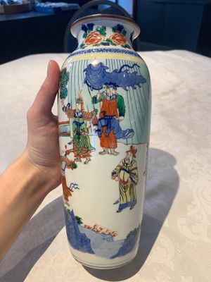 A pair of Chinese wucai 'Romance of the Three Kingdoms' rouleau vases, 19th C. — photo 16