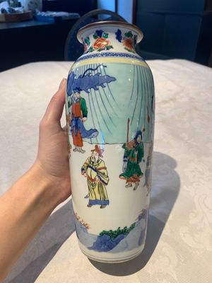 A pair of Chinese wucai 'Romance of the Three Kingdoms' rouleau vases, 19th C. — photo 17