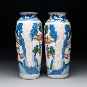 A pair of Chinese wucai 'Romance of the Three Kingdoms' rouleau vases, 19th C. — photo 2