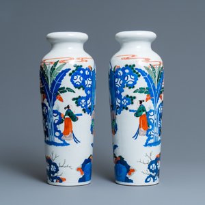 A pair of Chinese wucai rouleau vases, 19th C. — 照片 4