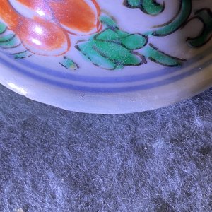 A pair of Chinese wucai vases and covers with boys among peonies, Transitional period — 照片 11