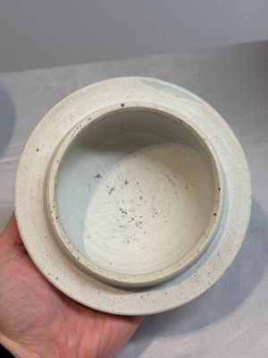 A pair of Chinese wucai vases and covers with court ladies and playing boys, Transitional period — photo 21