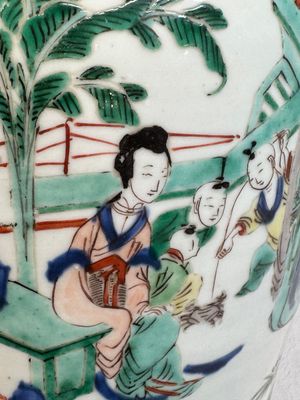 A pair of Chinese wucai vases and covers with court ladies and playing boys, Transitional period — photo 7