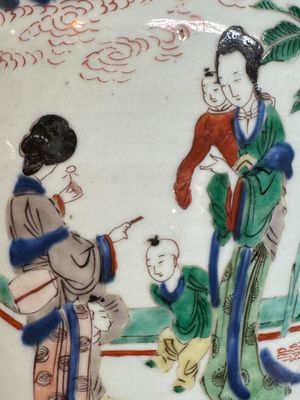 A pair of Chinese wucai vases and covers with court ladies and playing boys, Transitional period — photo 8